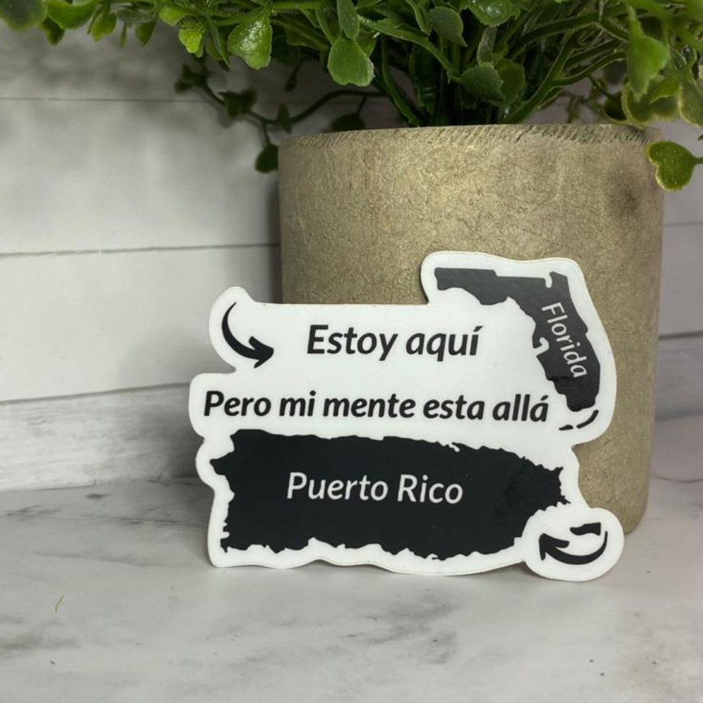 Sticker "Estoy aquí pero mi mente esta allá"